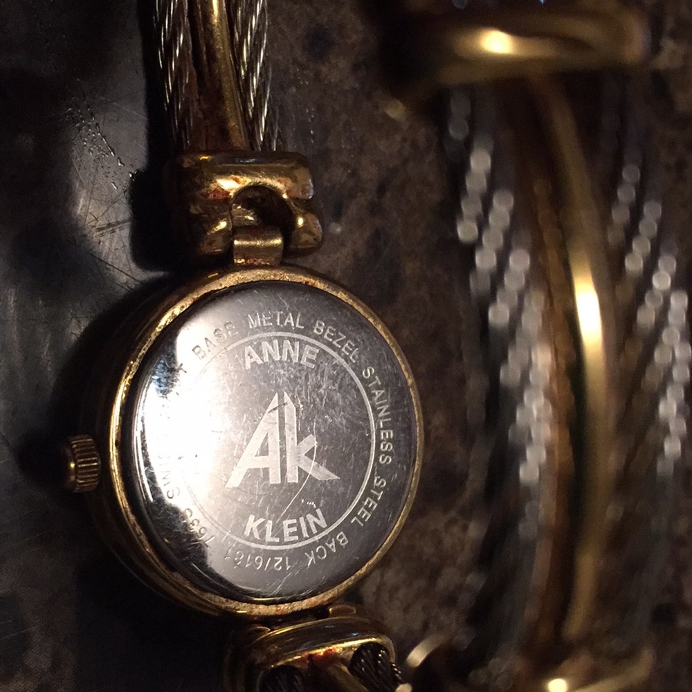 Watch - Picture 3 of 3